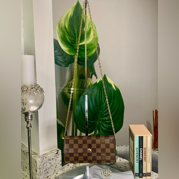 Louis Vuitton Sarah Wallet - Picture 2 of 13